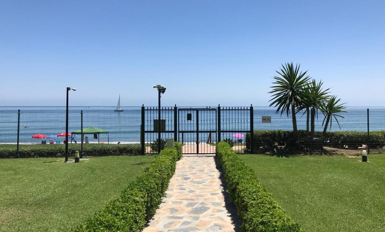 Marbella - Estepona Beach Frontline Apartment Buitenkant foto
