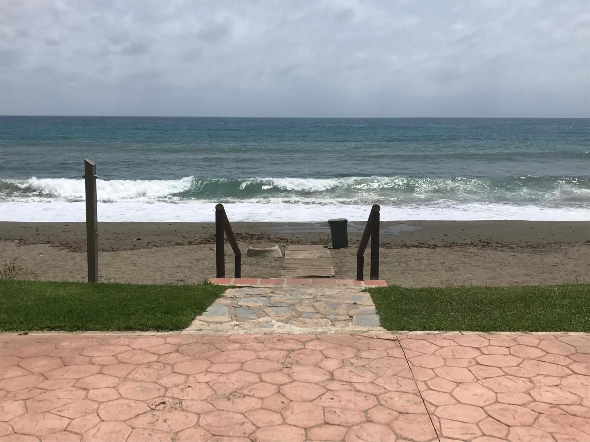 Marbella - Estepona Beach Frontline Apartment Buitenkant foto