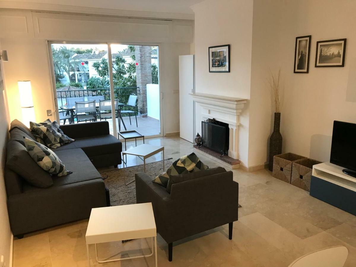 Marbella - Estepona Beach Frontline Apartment Buitenkant foto