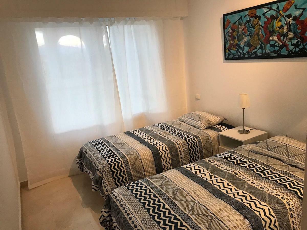 Marbella - Estepona Beach Frontline Apartment Buitenkant foto