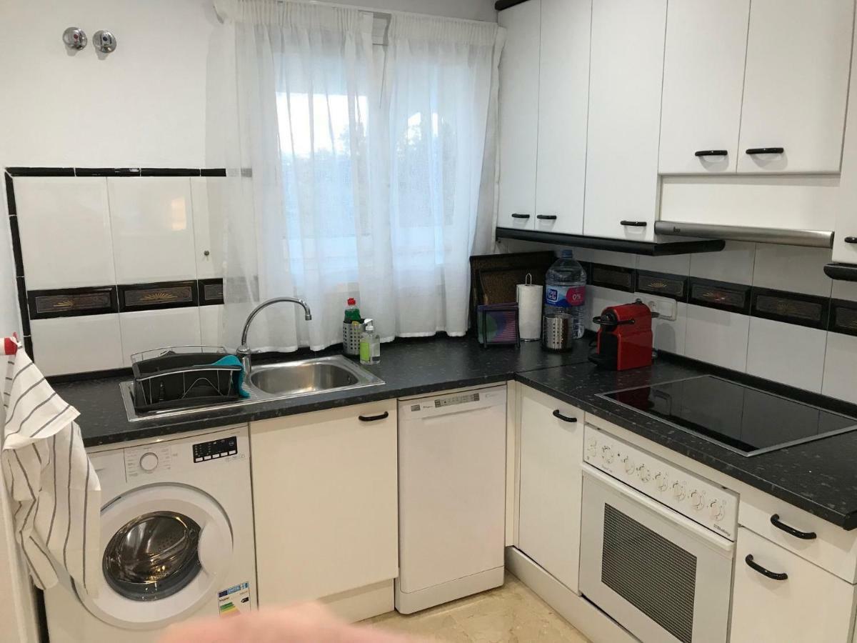 Marbella - Estepona Beach Frontline Apartment Buitenkant foto