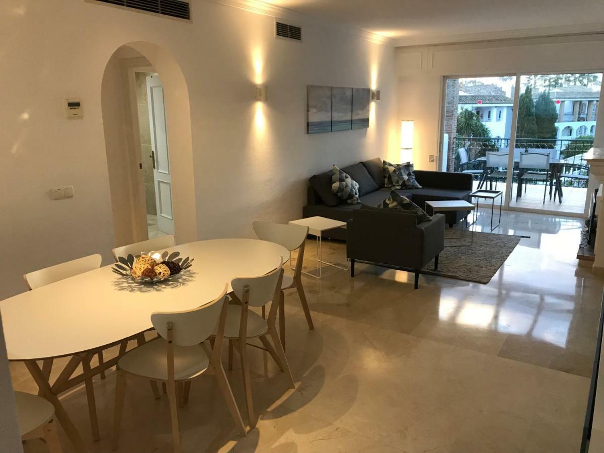 Marbella - Estepona Beach Frontline Apartment Buitenkant foto