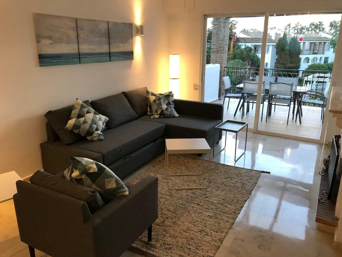 Marbella - Estepona Beach Frontline Apartment Buitenkant foto