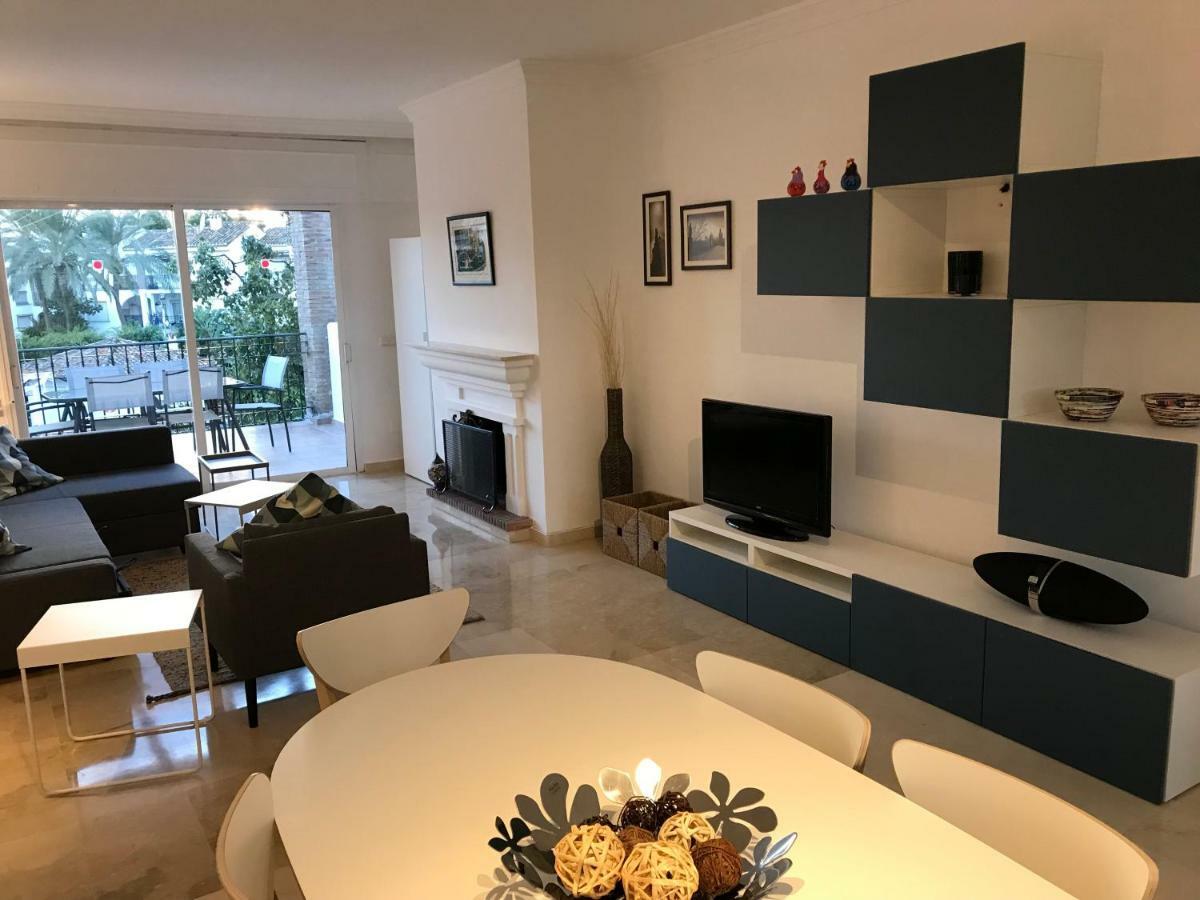 Marbella - Estepona Beach Frontline Apartment Buitenkant foto