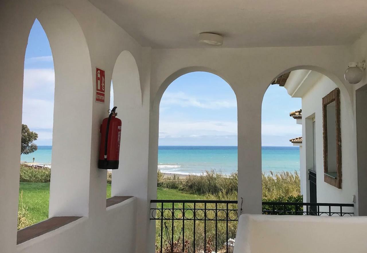 Marbella - Estepona Beach Frontline Apartment Buitenkant foto