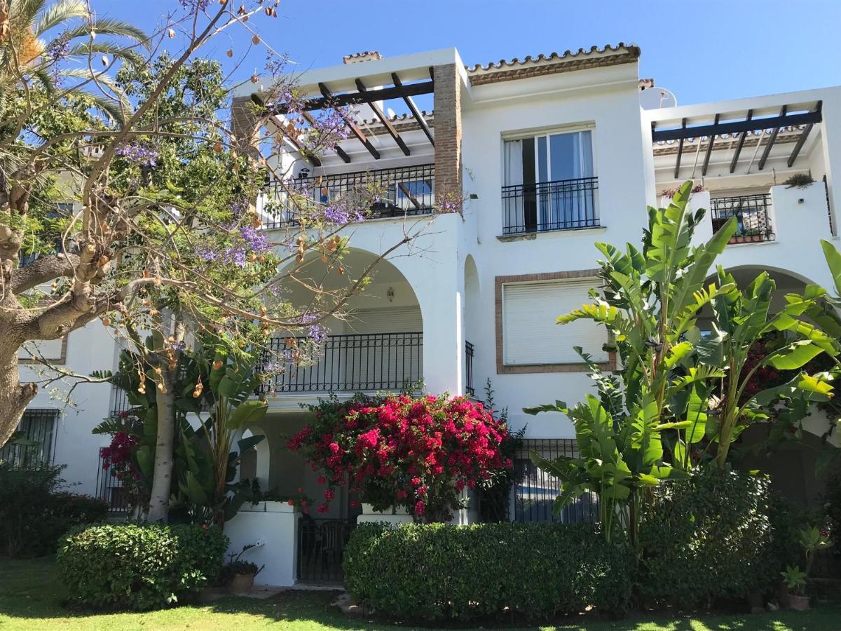 Marbella - Estepona Beach Frontline Apartment Buitenkant foto