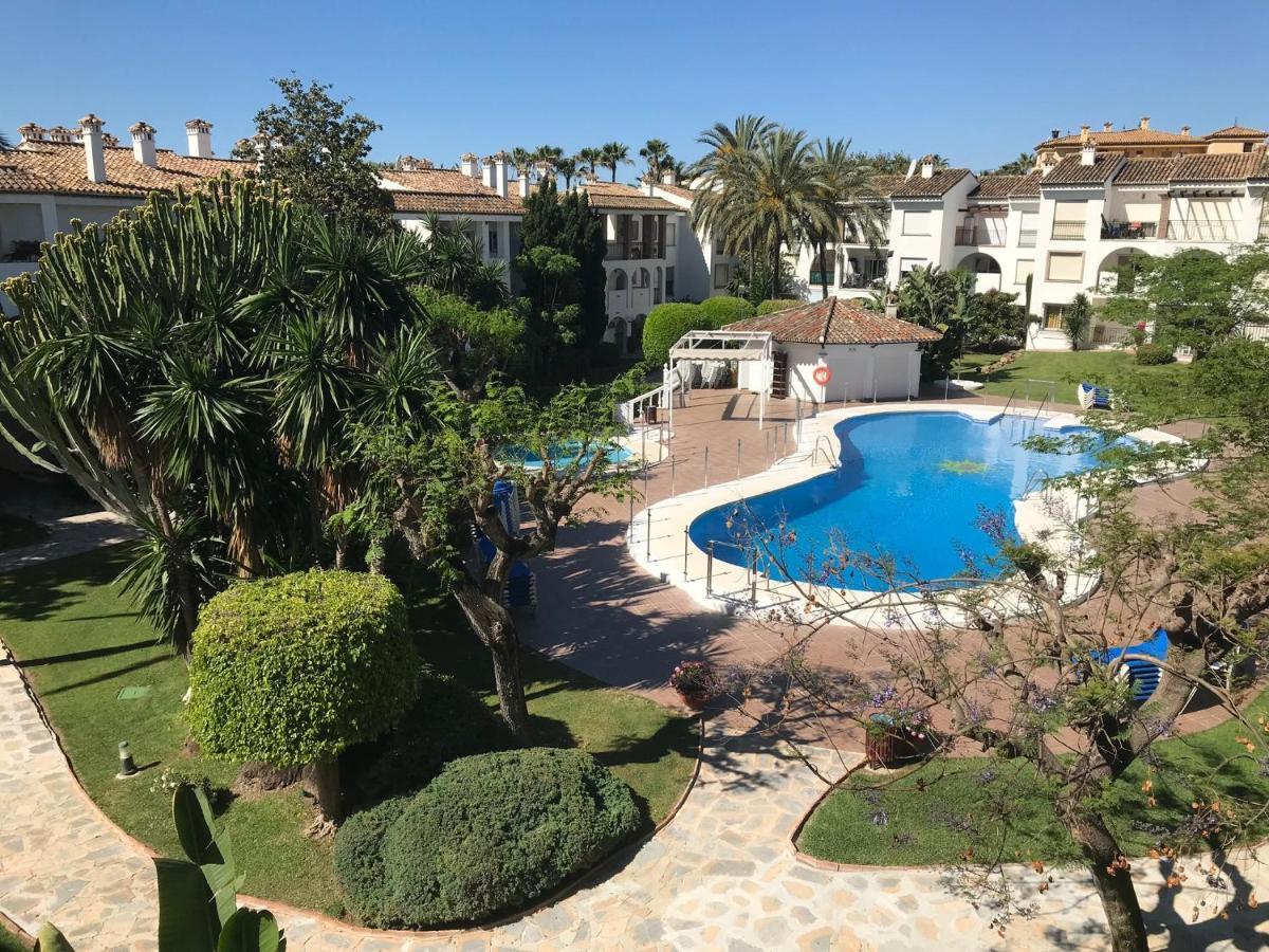 Marbella - Estepona Beach Frontline Apartment Buitenkant foto