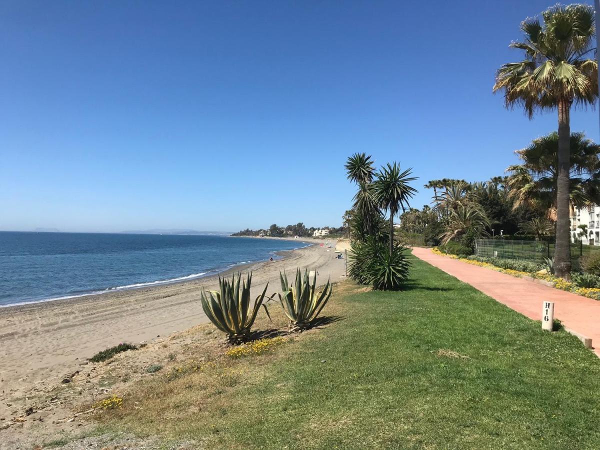 Marbella - Estepona Beach Frontline Apartment Buitenkant foto