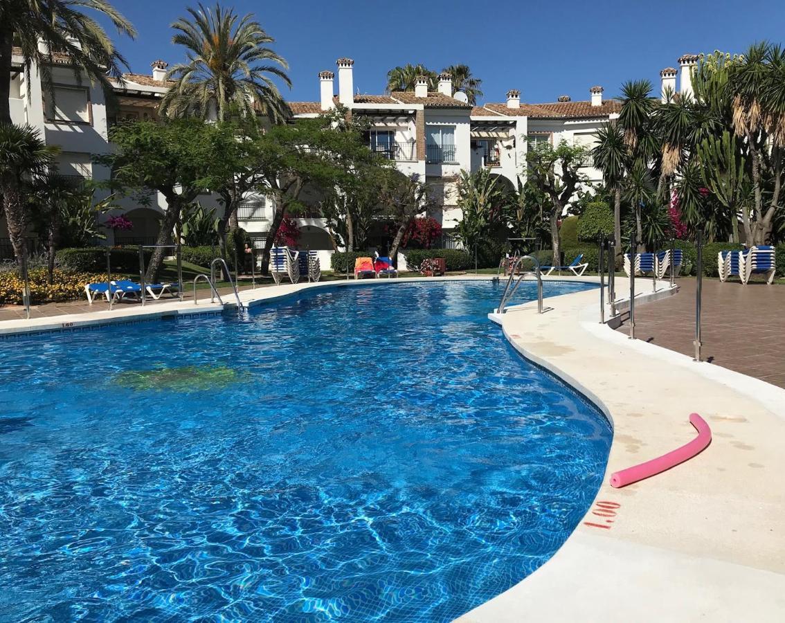 Marbella - Estepona Beach Frontline Apartment Buitenkant foto